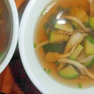 ズッキーニと舞茸の野菜スープ
